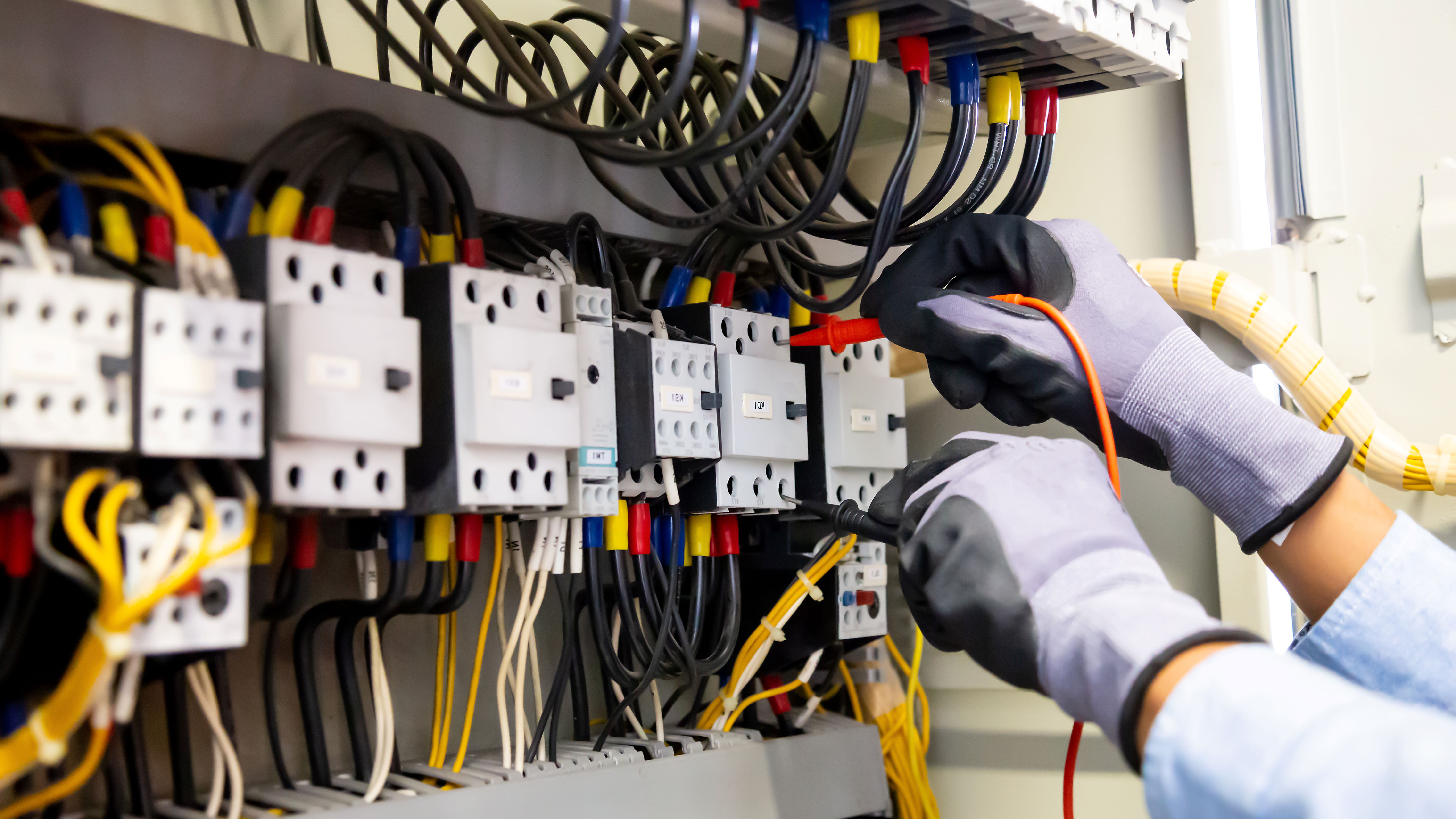 DGUV V3 Prüfung: Sicherheit für elektrische Anlagen und Betriebsmittel