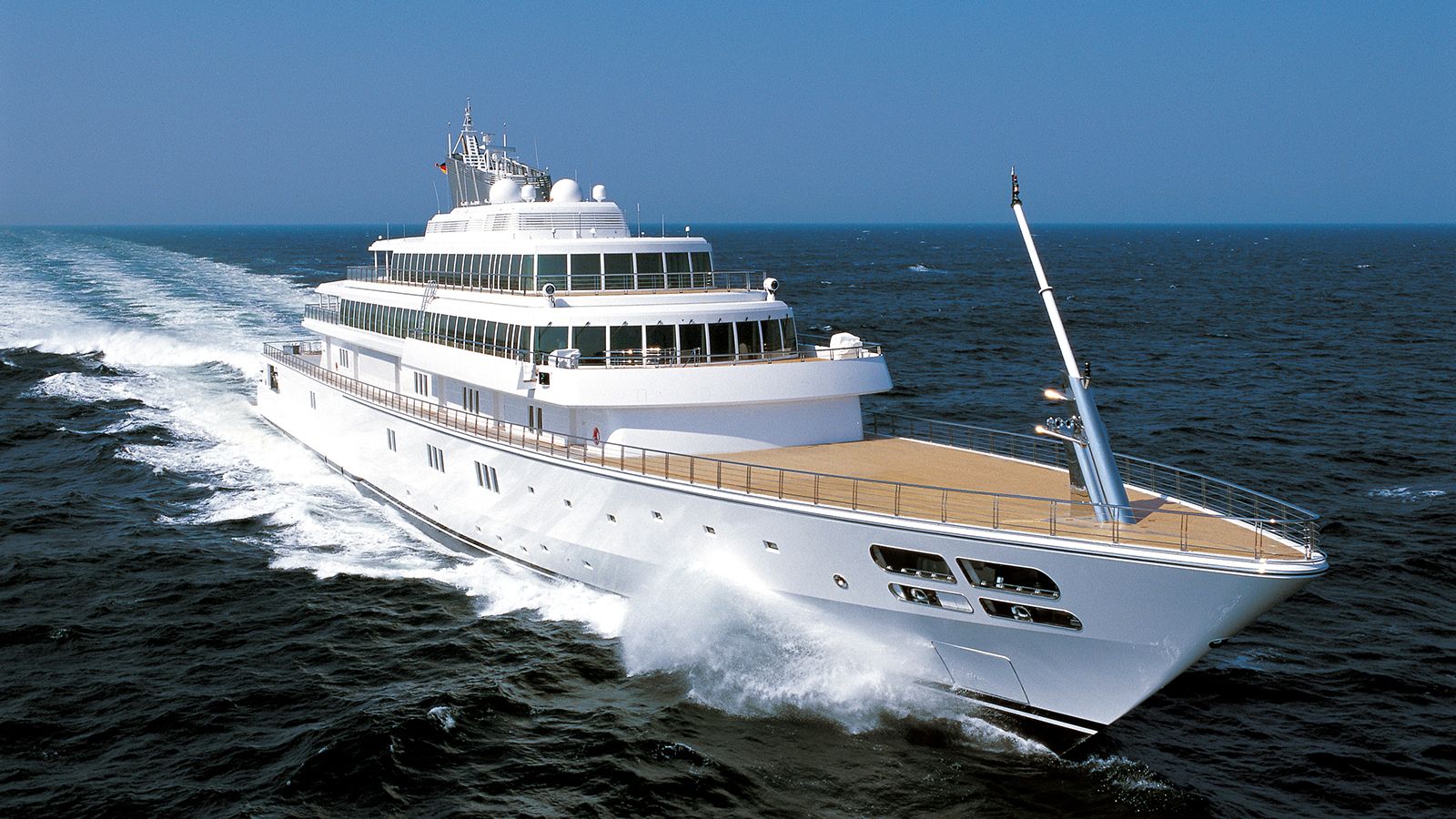 Luxuriöse Momente auf dem Wasser erleben mit Yachtcharter in Griechenland