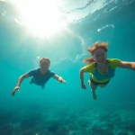 Taucher genießen die Unterwasserwelt bei der Tauchschule Playa del Carmen mit lebendigen Korallen und Fischen.